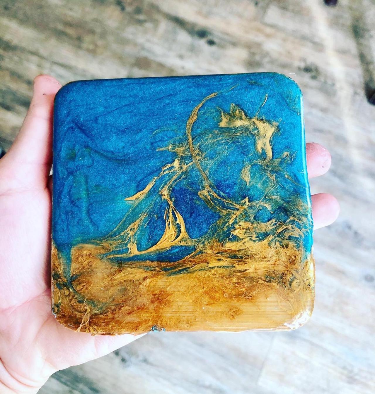 Set of 4 Wood Resin Blue Gold Mettalic Ocean Dream Coasters / Coaster / Resin Petri Dish / Resin Petri Coaster / Handmade Coaster / Resin Art