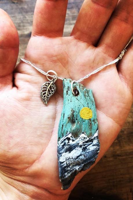 acrylic with leaf charm Driftwood Necklace, Driftwood Art, Necklace, Gift for Mom, Gift for Daughter, Unique Necklace, , Gift for Her