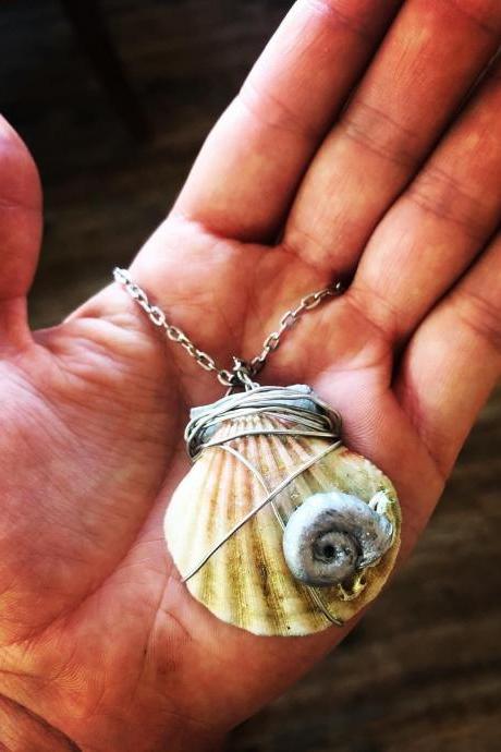 Wrapped Mermaid Snail Shell Painted Pendent Necklace Seashell necklace necklace Mermaid Shell necklace Pendant necklace Gift for her
