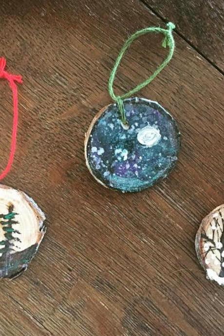 Set of 3 Handpainted Pine\Barn/ Northern Lights Wonder Christmas ornament Set